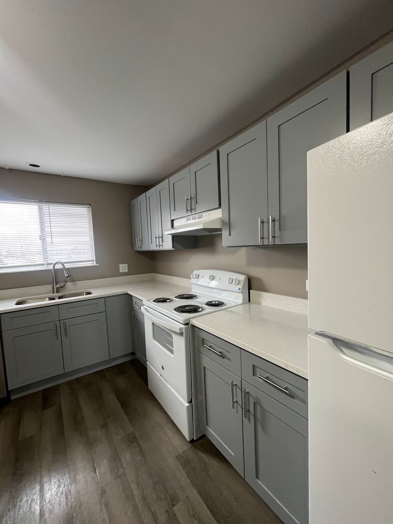 Arlington Heights Apartment: 2234 West Nichols Road