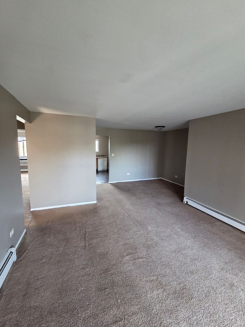 Arlington Heights Apartment: 2324 West Nichols Road