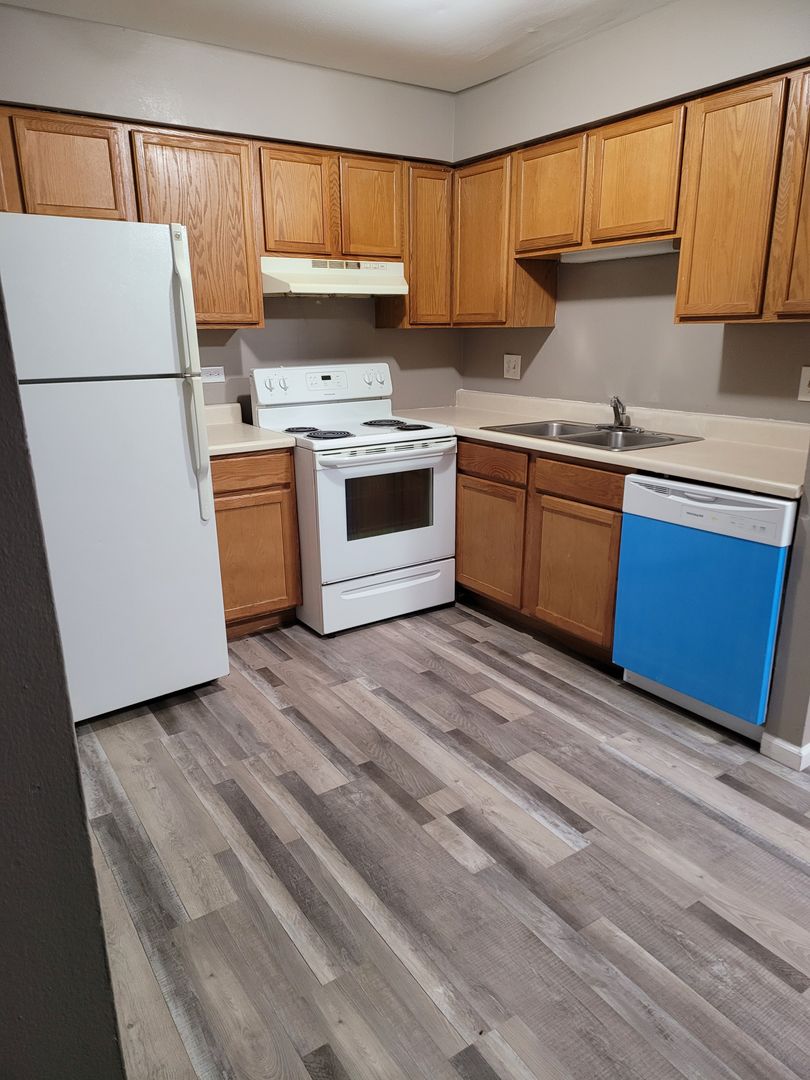 Arlington Heights Apartment: 2232 West Nichols Road