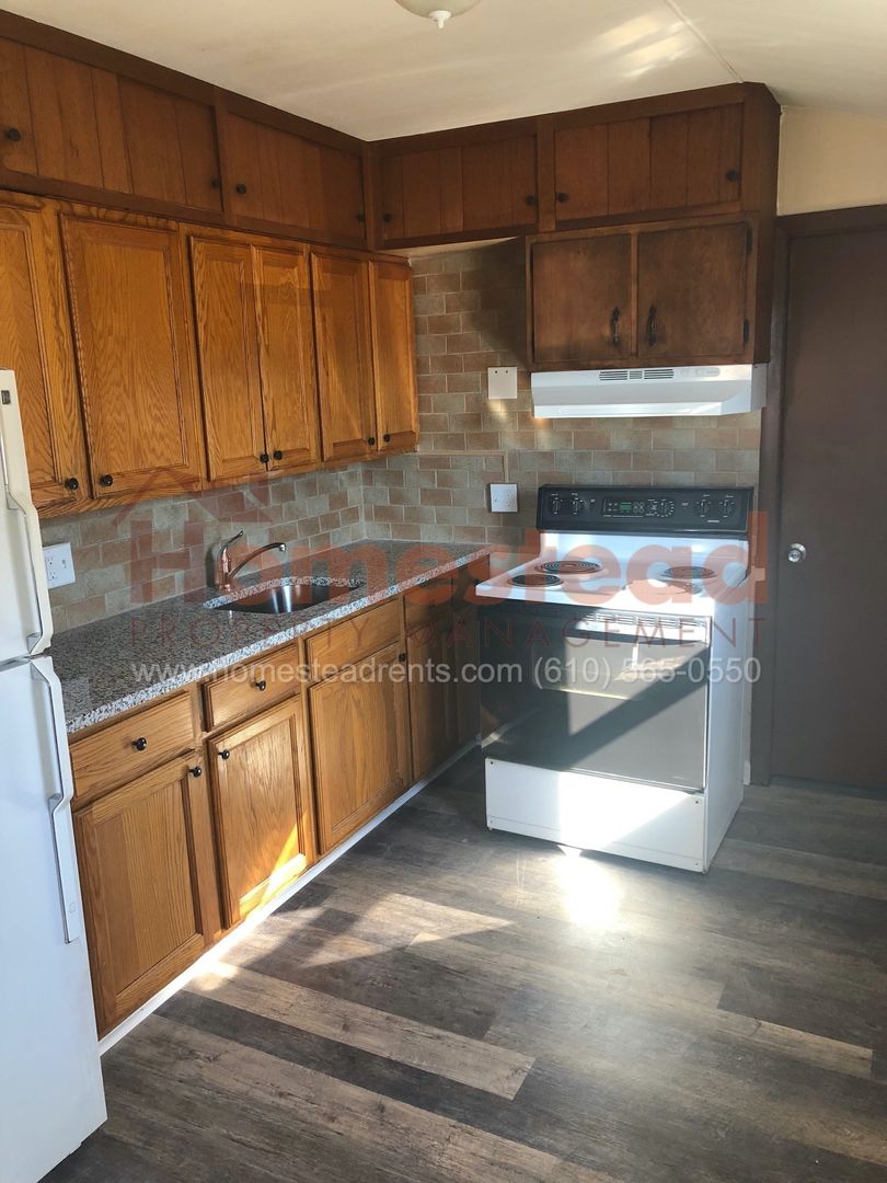 Trainer Apartment: 3528 W. 9th St.