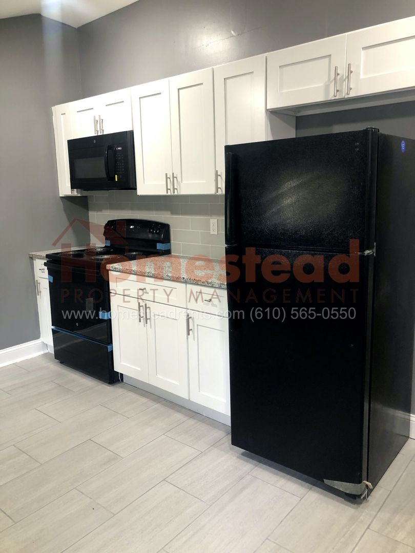 Trainer House: 4324 Ridge Rd