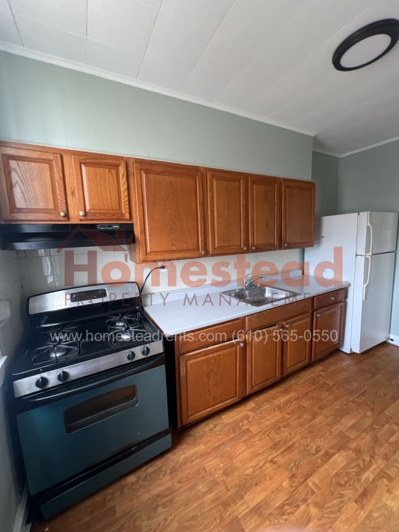 Upper Darby Apartment: 7323 West Chester Pike