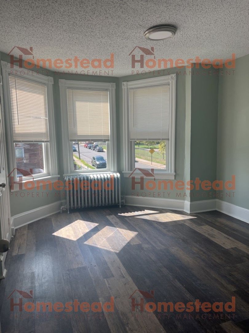 Collingdale Apartment: 35 Roberta Avenue