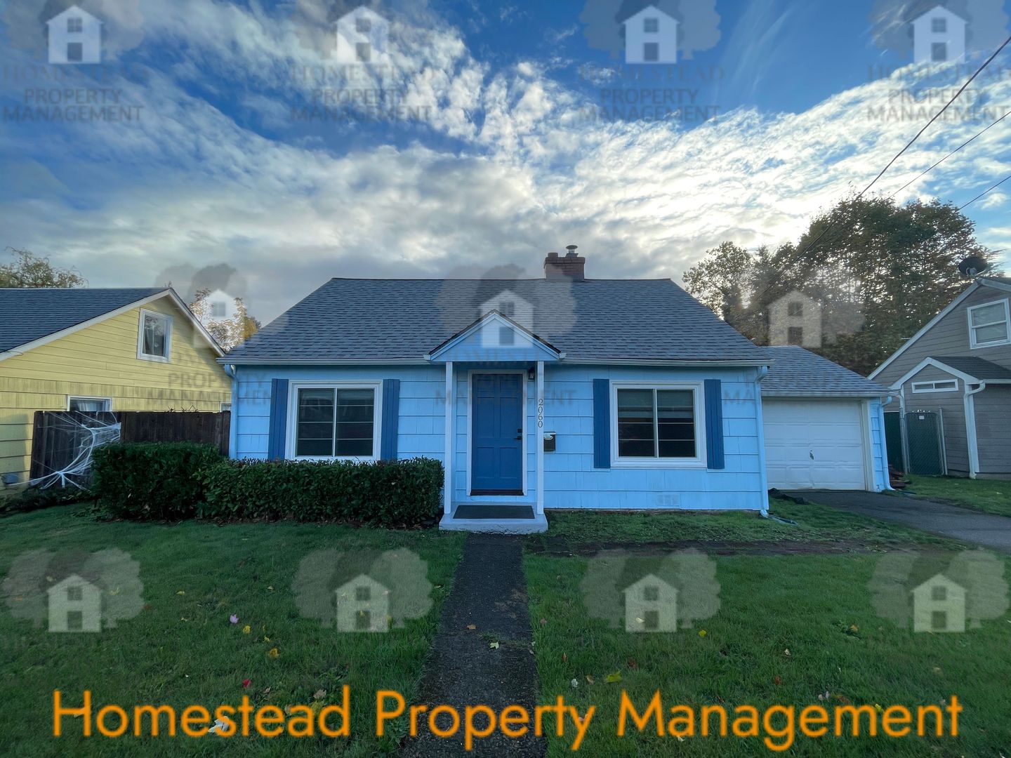 CHECK OUT THIS HUGE YARD!