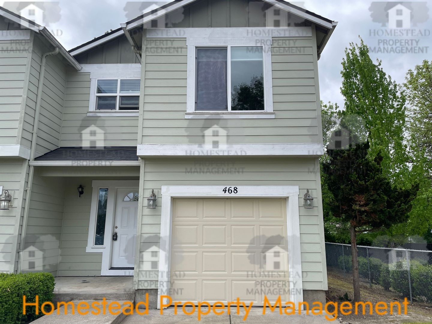 Monmouth Apartment: 400-468 Catron St.