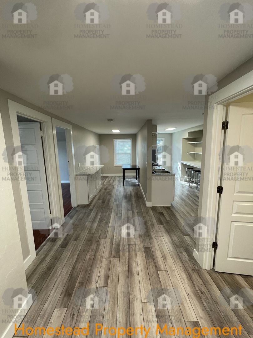 Monmouth Apartment: 195 Knox Street S.