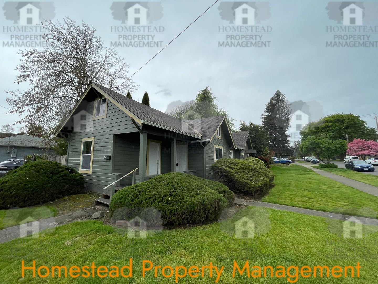 Monmouth Apartment: 212, 219, 219 1/2 Monmouth Ave S