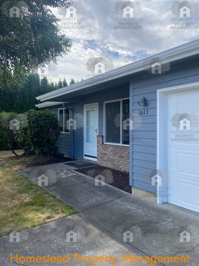 Dallas Apartment: 1611-1613 SE Cortland St