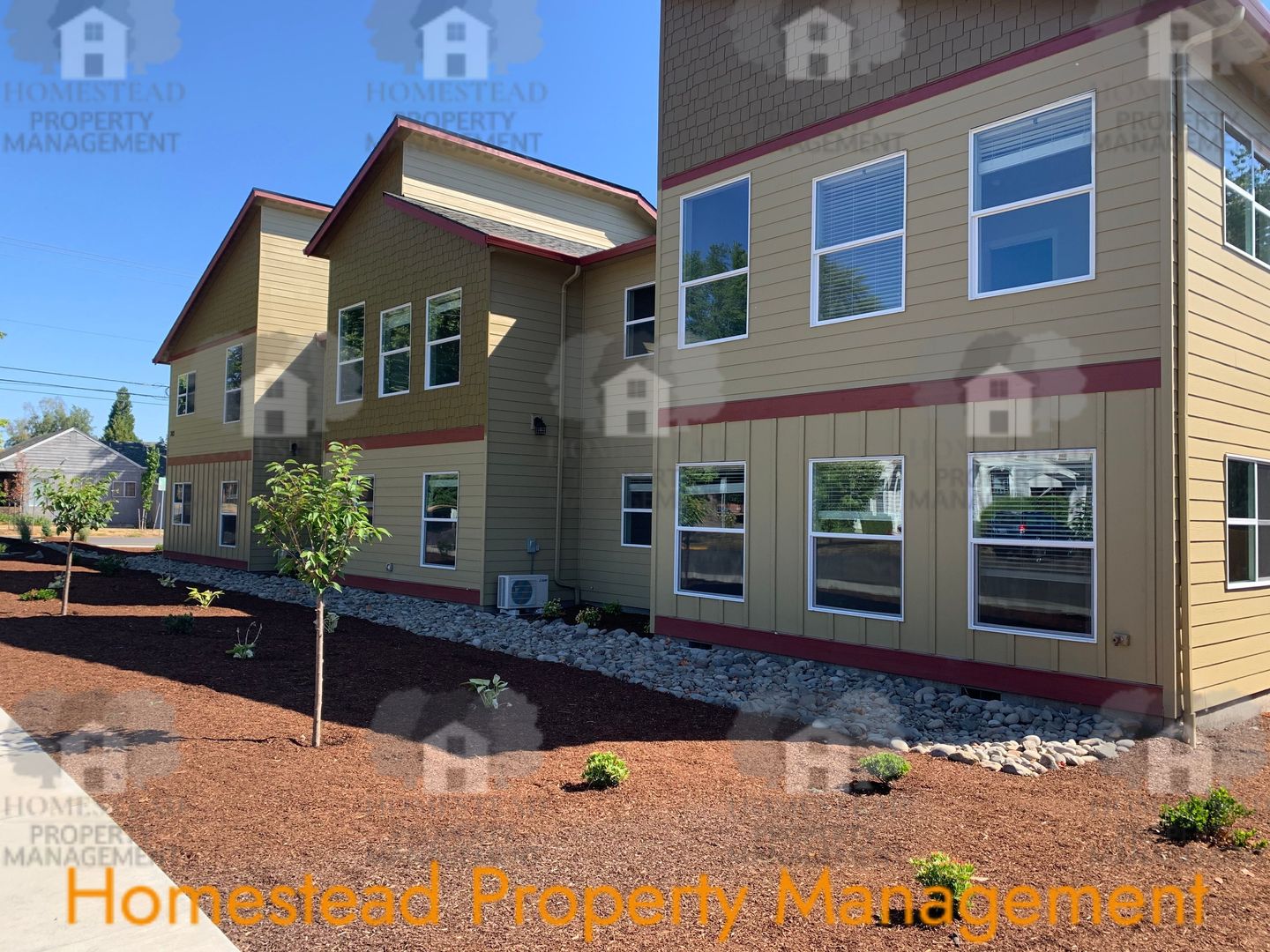 Monmouth Apartment: 283 Knox Street N