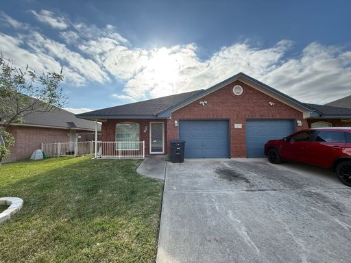 2-bedroom 2-bathroom duplex! – photo 1