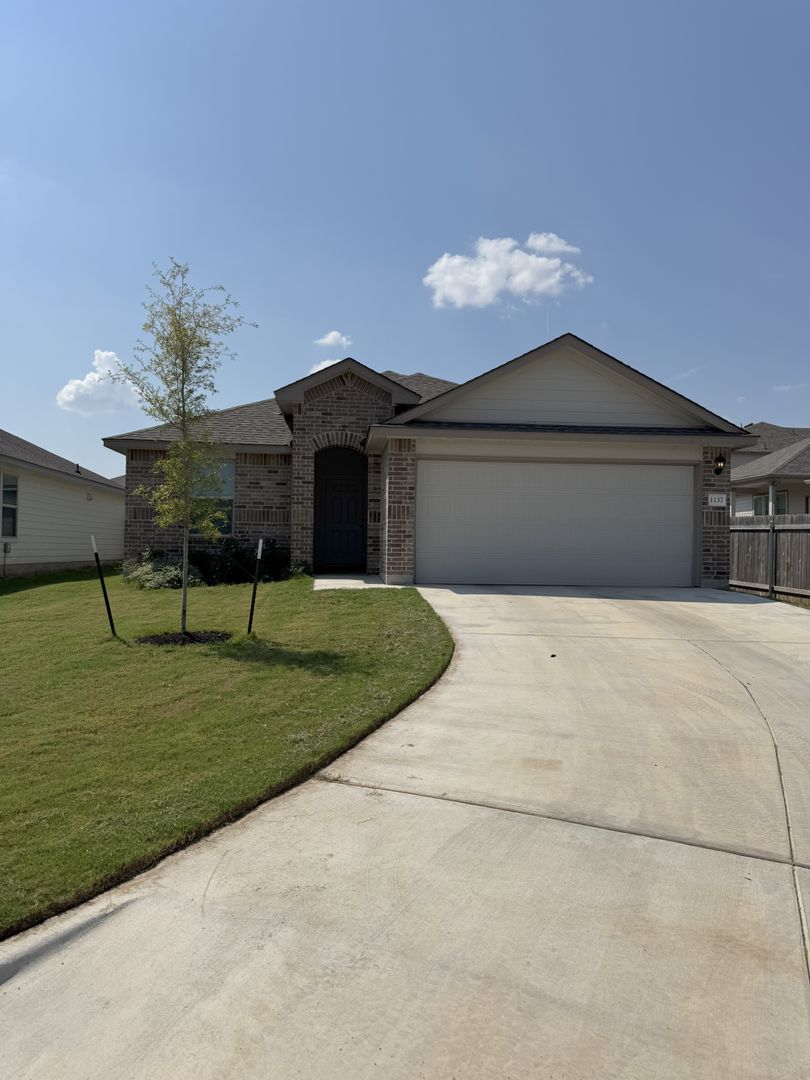 Belton House: 1137 Ruby Cove