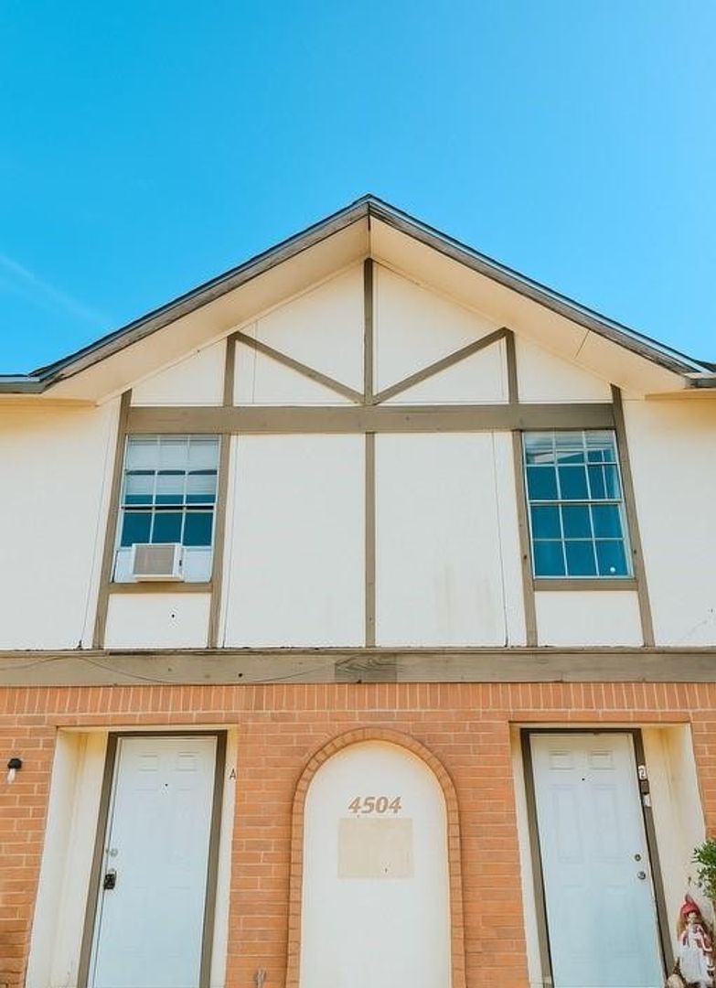 Killeen Apartment: 4504 Hunt Cir