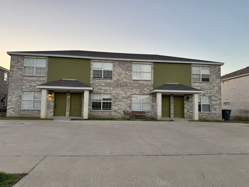 Renovated 2 bedroom townhome! HOUSING ACCEPTED! – photo 1