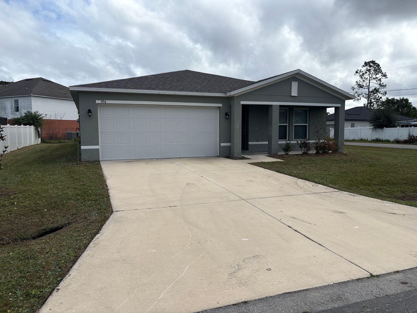 Kissimmee House: 904 Gillingham Court