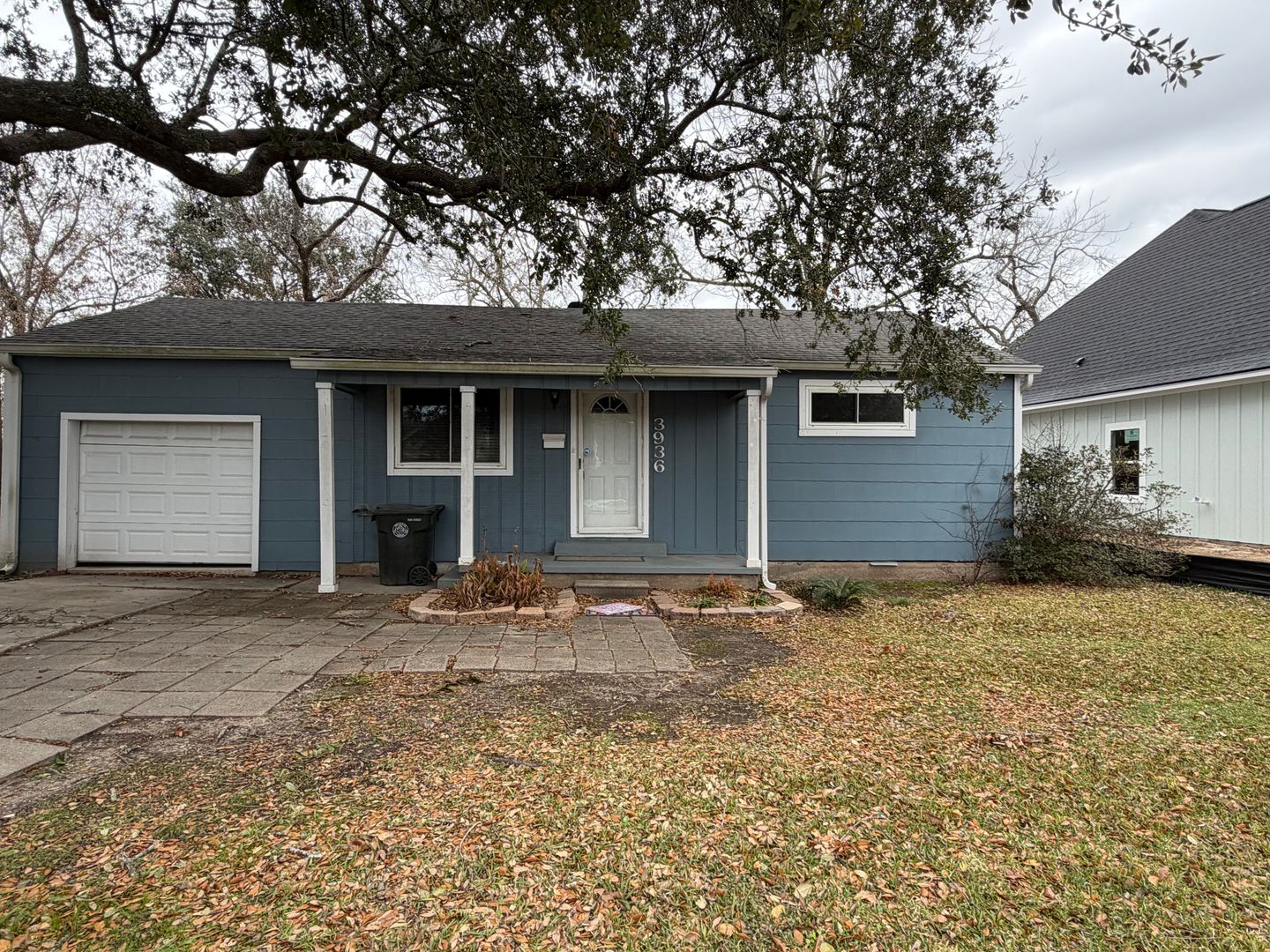 Groves House: 3936 Grant Ave