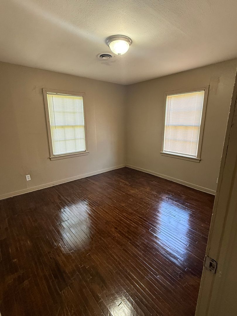 Beaumont House: 2540 N. Lynwood Dr.