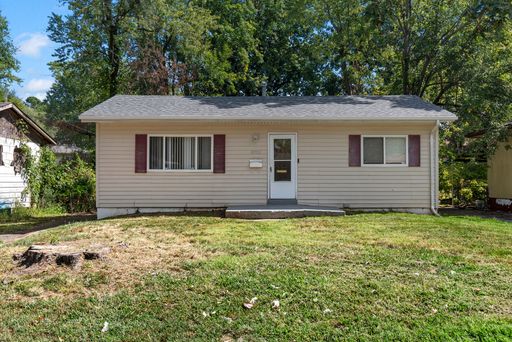 Your new home is waiting at 10512 Earl Dr! – photo 1