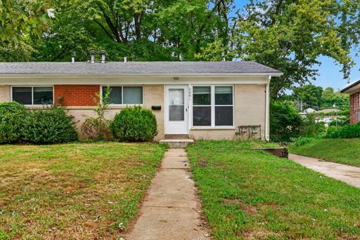 Charming Saint Ann Home with Full Basement, Spacious Yard & Move-In Ready Appeal! – photo 1