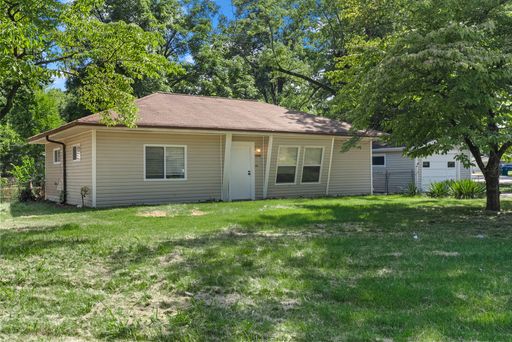 Your new home is waiting at 11948 Bridgevale Ave! – photo 1
