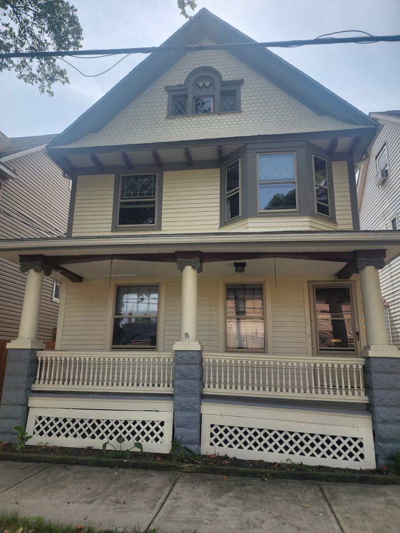 Cleveland House: 3409 Chatham Ave
