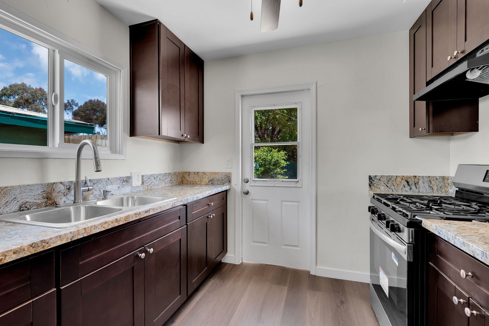 San Diego House: 4366 Hilltop Dr