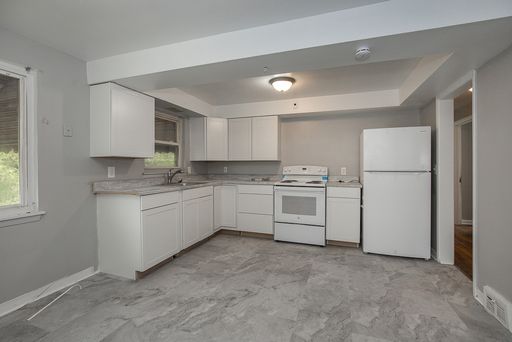 3 bedroom/1 bath Apartment! – photo 1