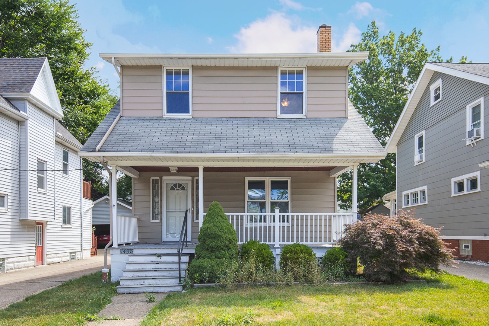Lakewood House: 1487 Roycroft  Ave