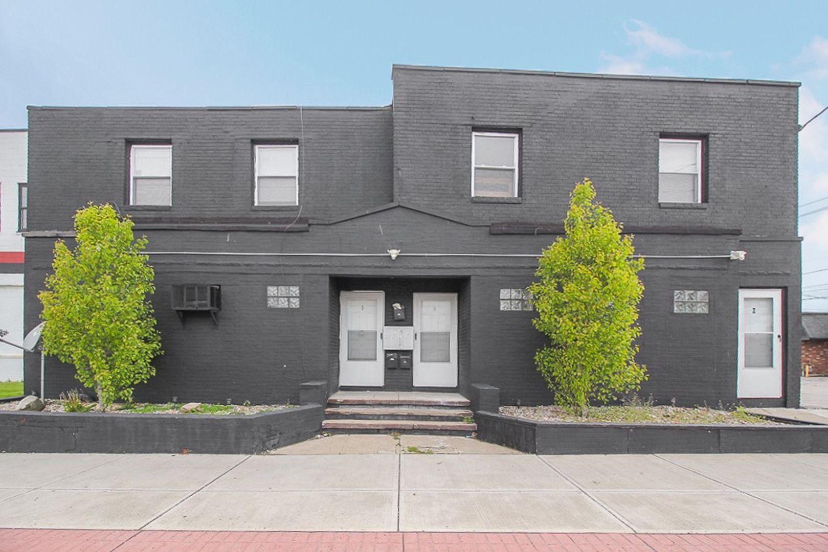 Cleveland Apartment: 14222 Lorain Road