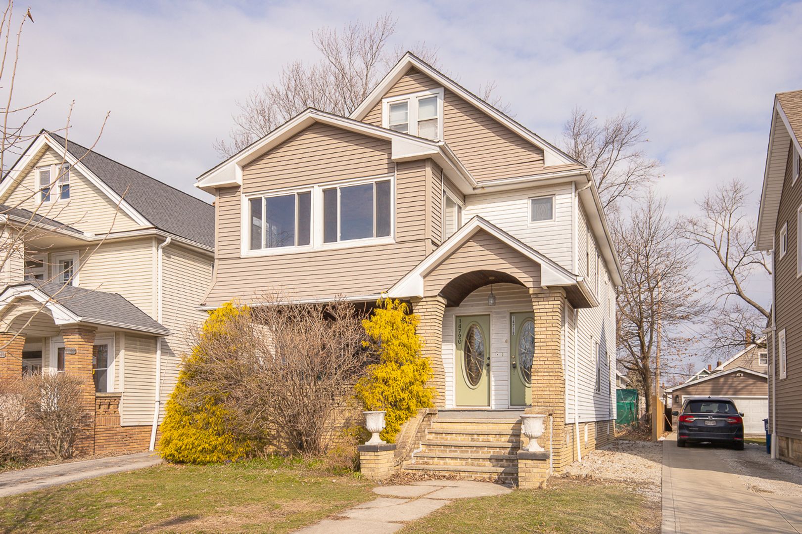 LAKEWOOD Apartment: 14718 BAYES AVE