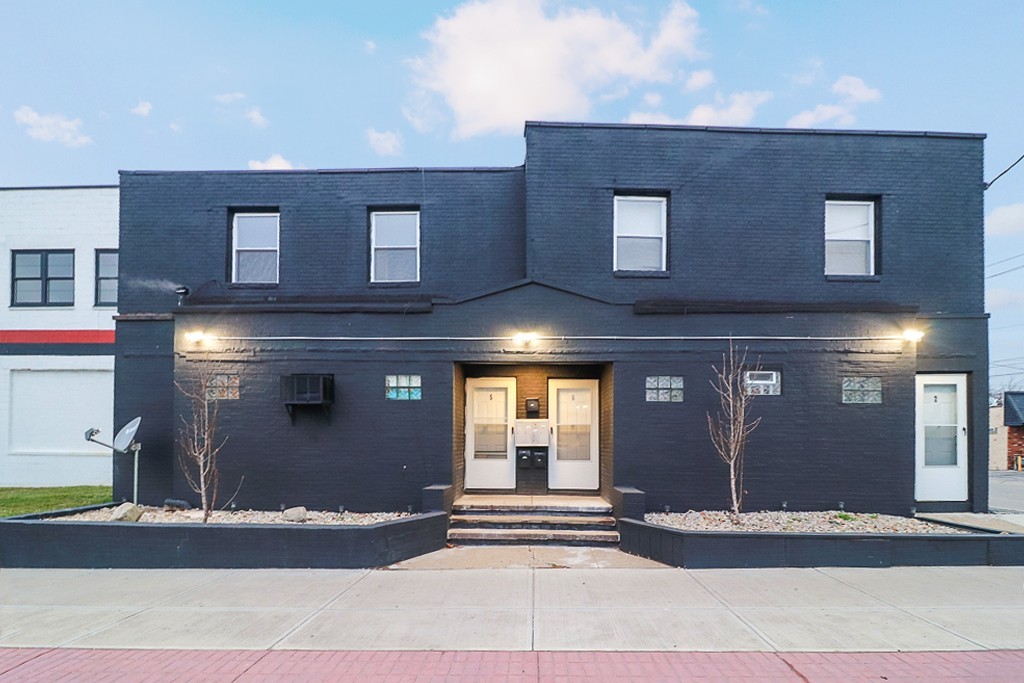 Cleveland Apartment: 14222 Lorain Road