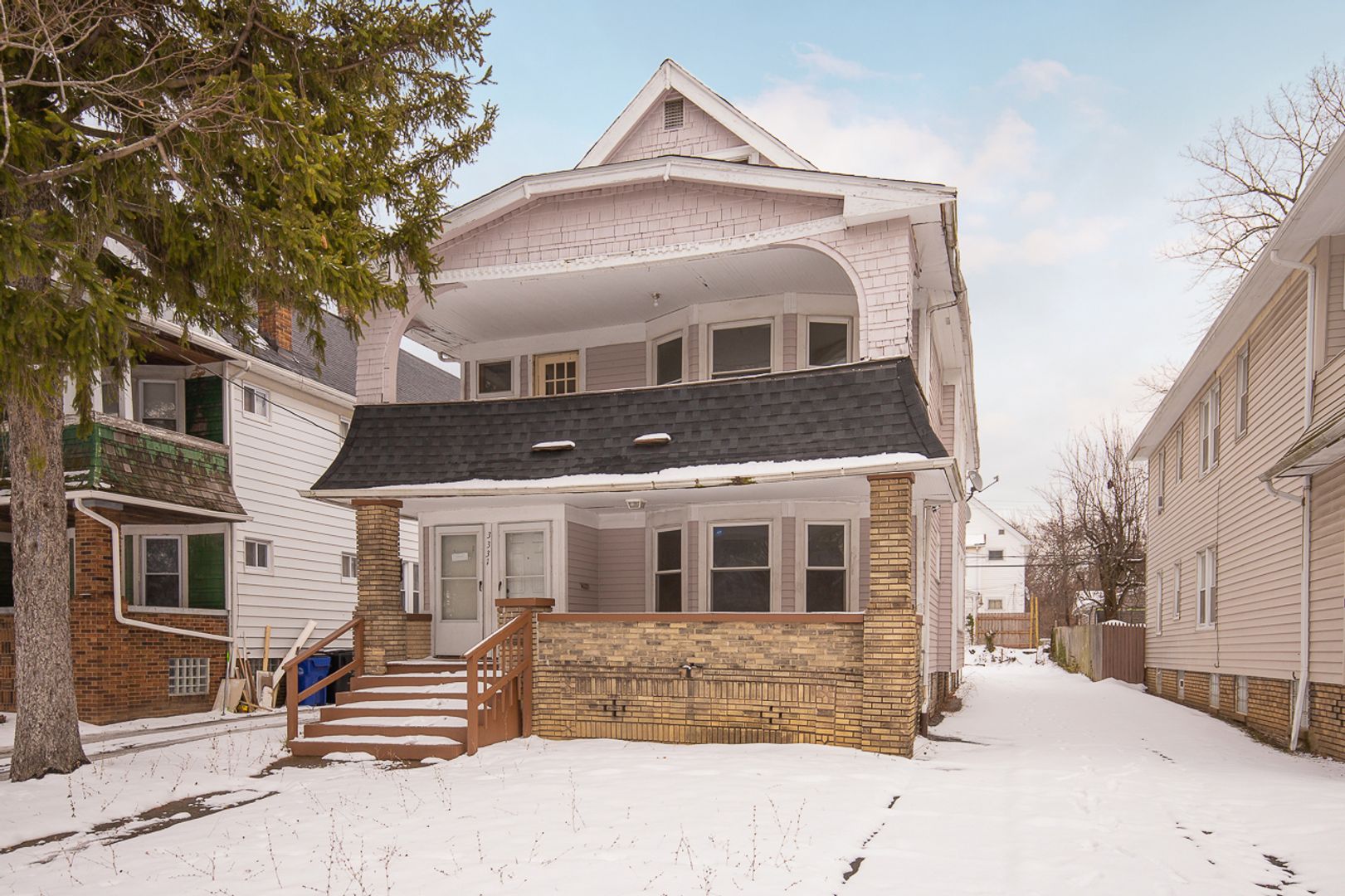 Cleveland Apartment: 3331 E 140th