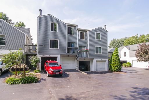3 Bedroom/2.5 Bath Westlake!! Condo living at it's finest! – photo 1