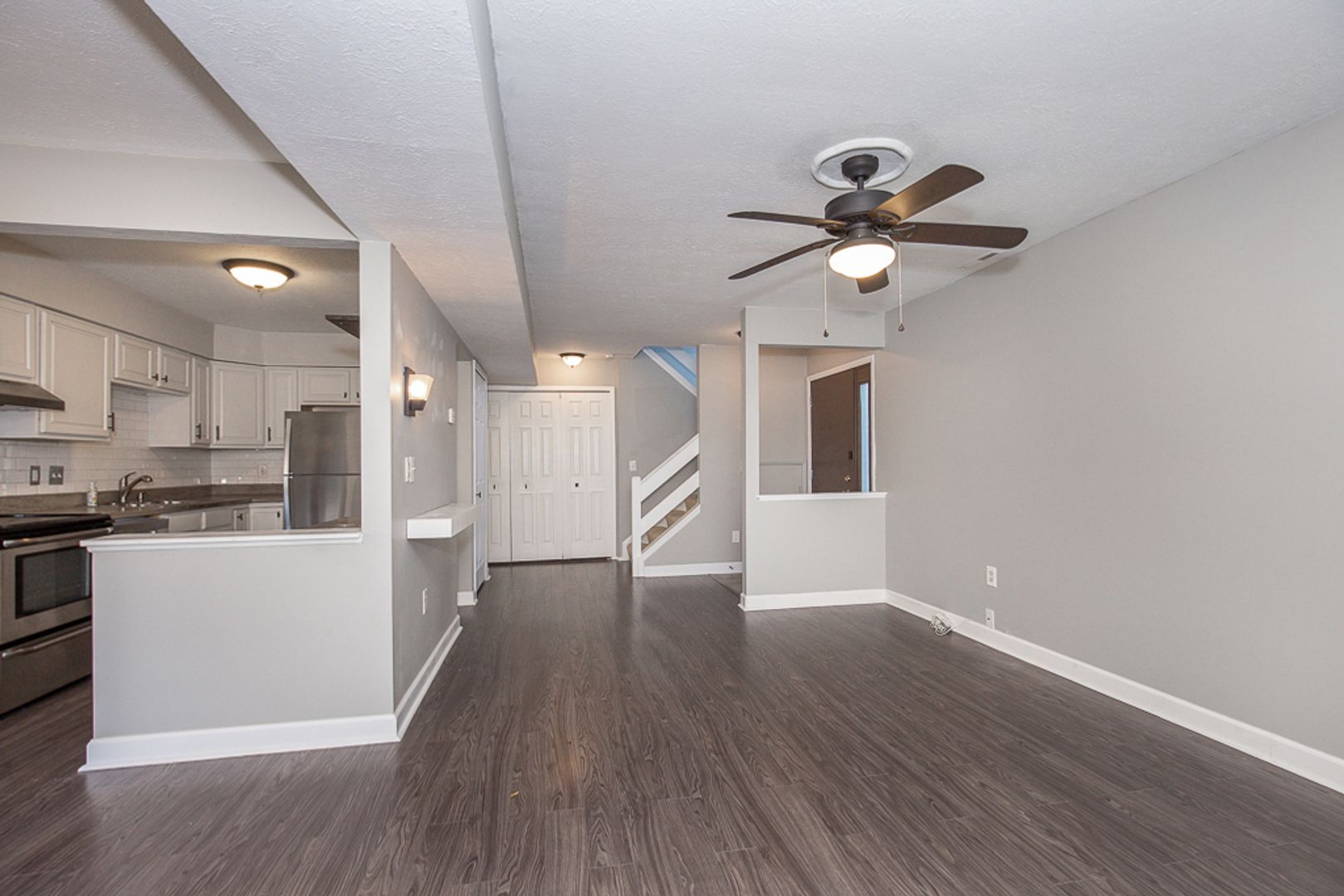 7392 CREEKWOOD DR, 10A, NORTH ROYALTON, OH. 44133 3 of 12