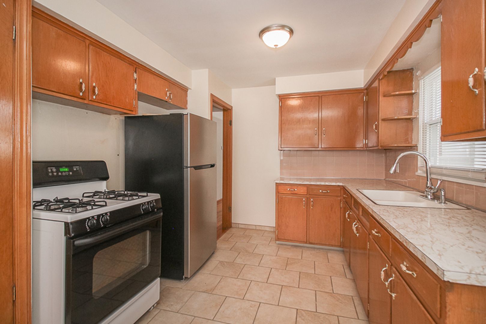 CLEVELAND House: 16806 HOLLY HILL DR