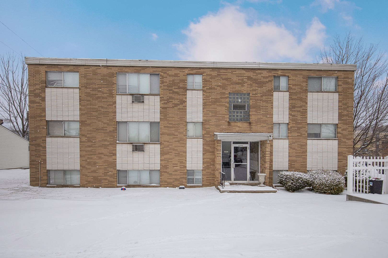 CLEVELAND Apartment: 4224 W 20 ST