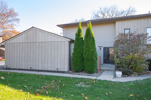 2 bedroom/1.5 bath condo! North Royalton!! – photo 1