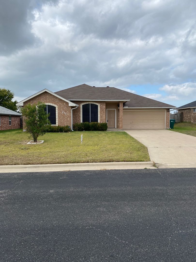 Nolanville House: 211 Sims Ridge Dr.