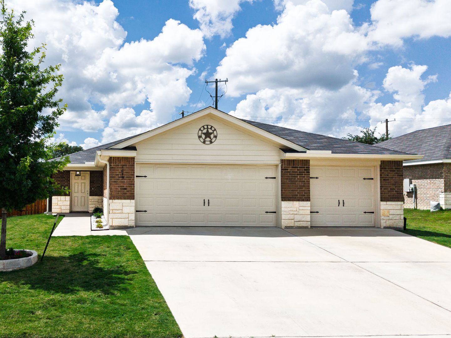 Copperas Cove House: 1645 Dryden Ave