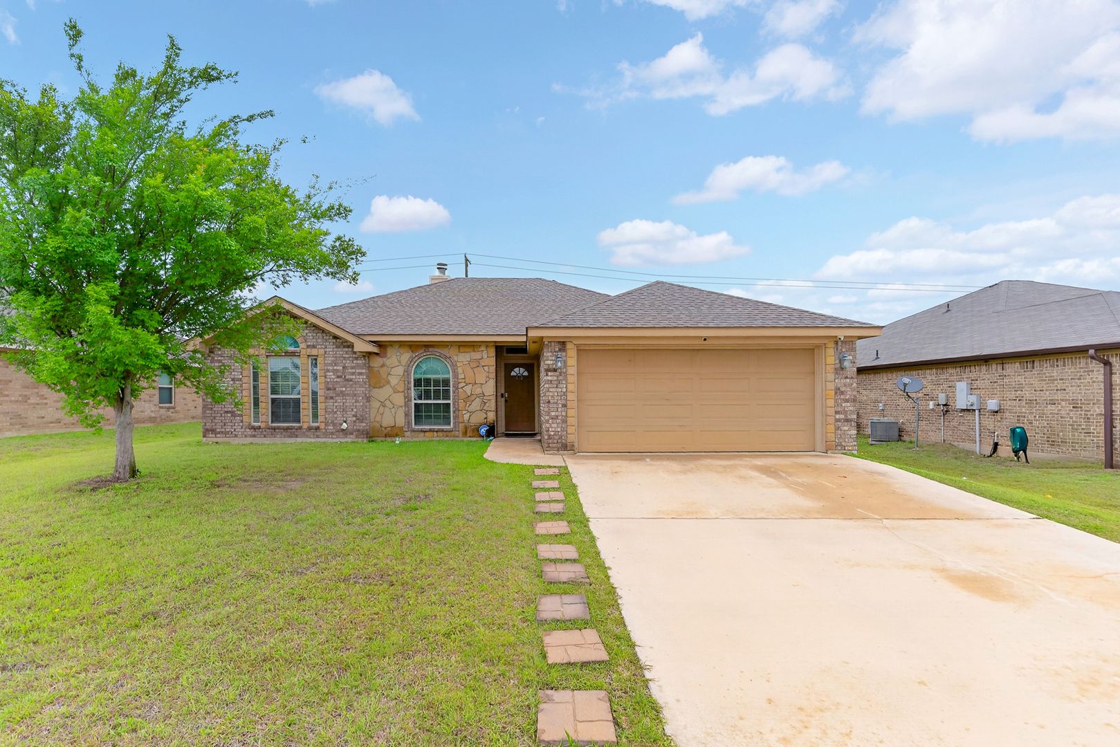 Killeen House: 6005 Newcastle Dr.
