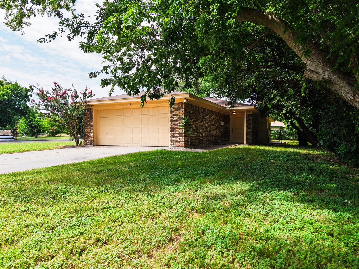 Copperas Cove House: 108 E Reagan Ave.