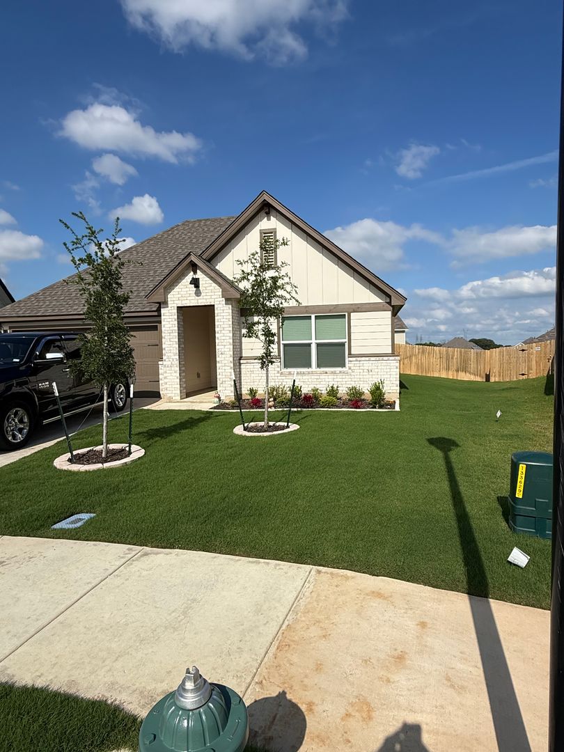 Killeen House: 146 Ellenora Dr