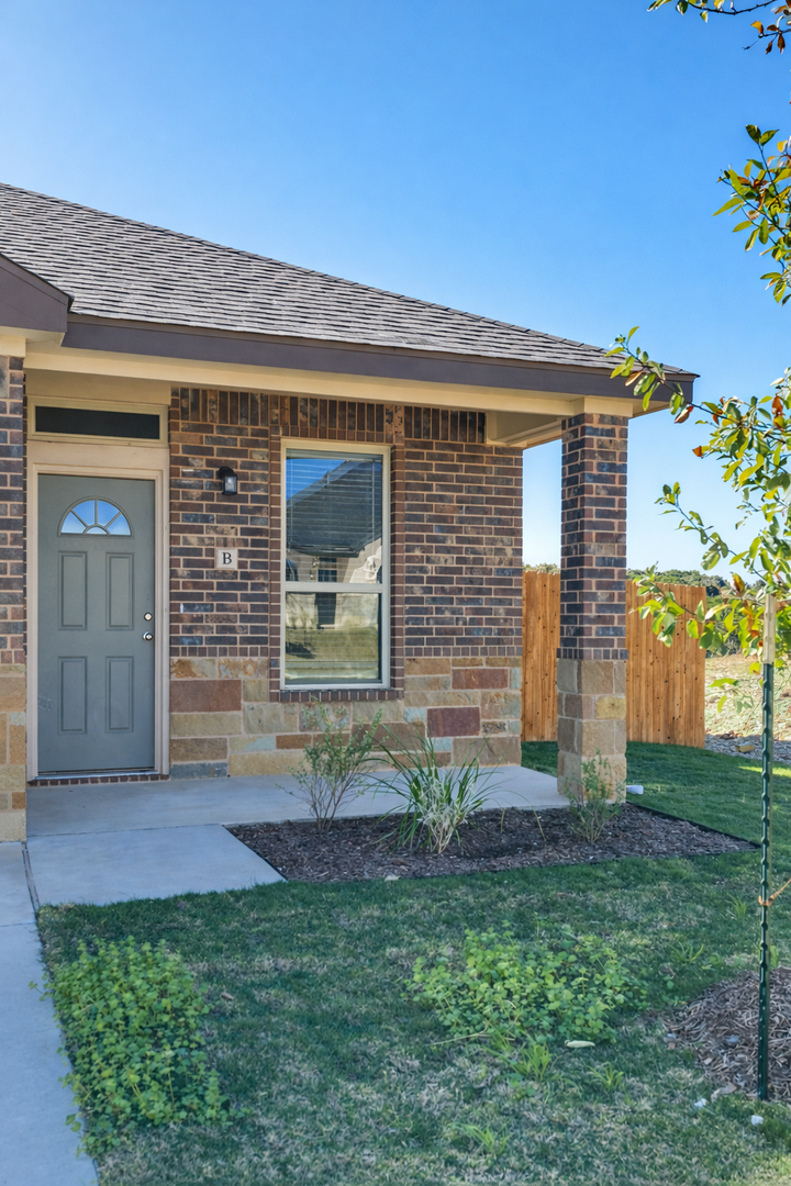 Copperas Cove Apartment: 101 Leon Ln.