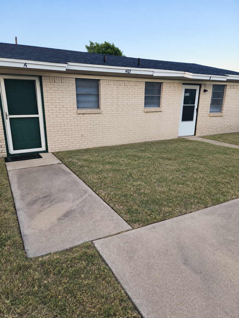 Copperas Cove Apartment: 403 E Robertson Ave