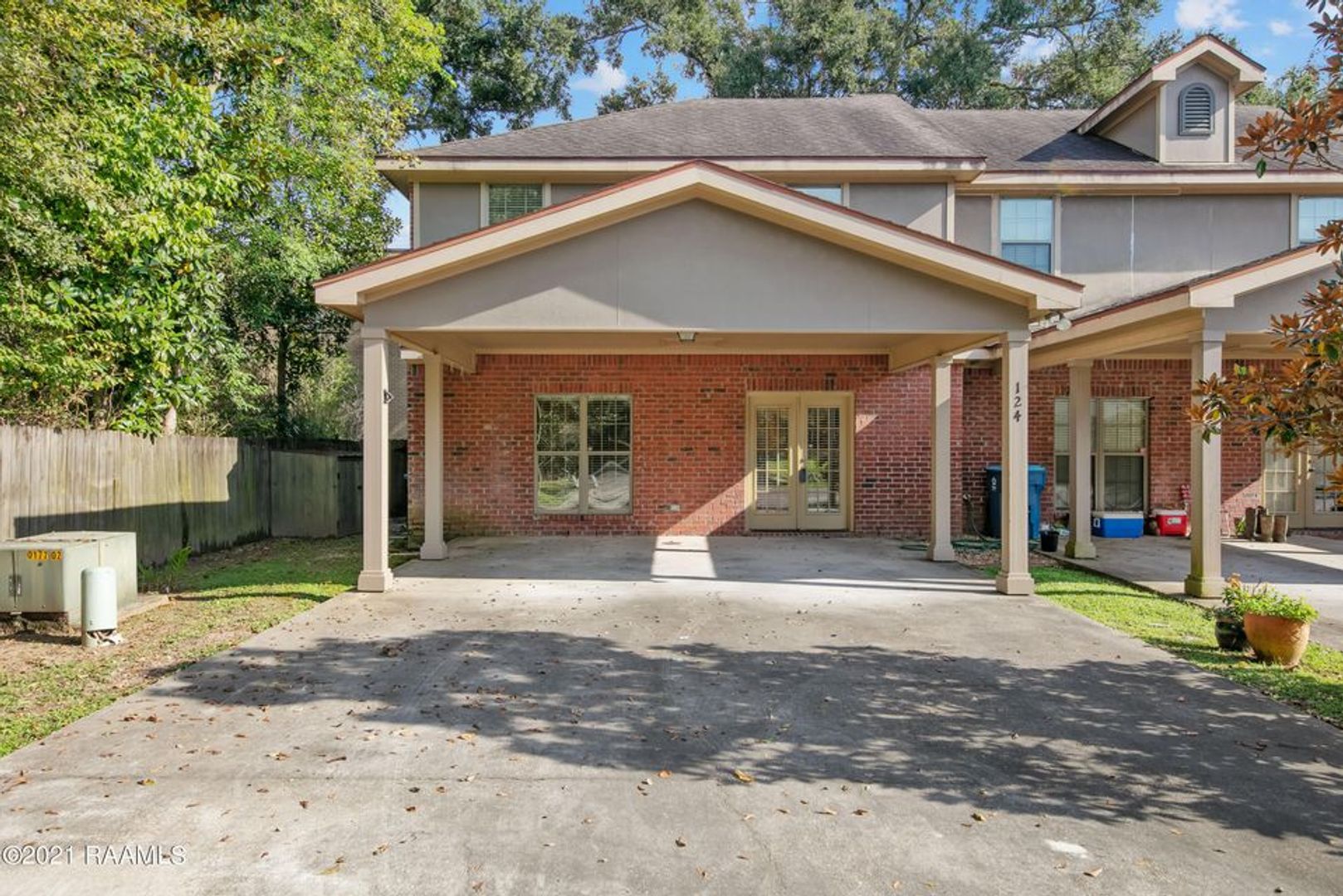 Lafayette House: 124 Deraney Lane
