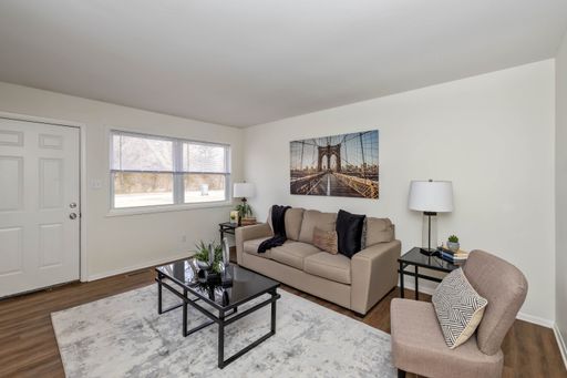 Spacious 2 bedroom 1 bath Duplex – photo 1