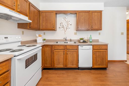 1555 Metzler Drive – photo 1