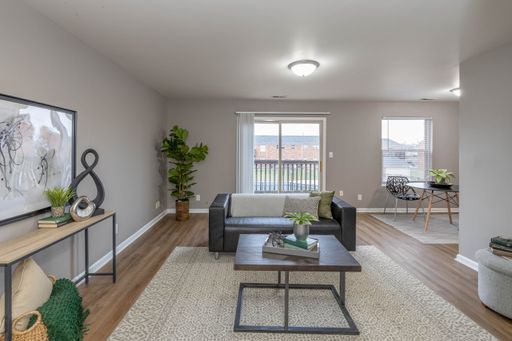 Spacious 2 bedroom 1 bath – photo 1