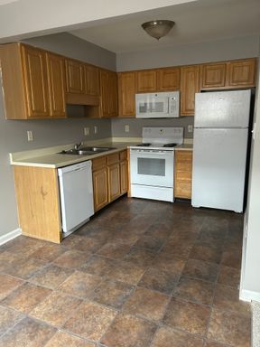Spacious 1 bedroom 1 bath – photo 1