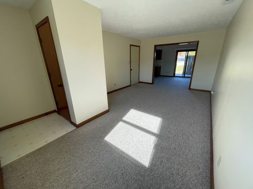 Spacious 2 bedroom 1.5 bathroom townhome – photo 1