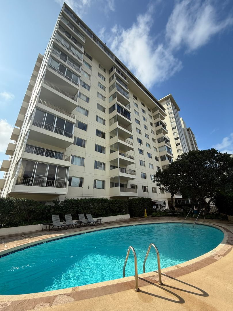 Honolulu Condo: 1001 Wilder Avenue #802